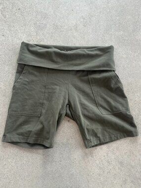 Aerie Offline Biker Shorts Size M Olive Green High Rise Pockets Athleisure